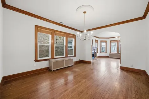 5411 West Byron Street Chicago IL 60641