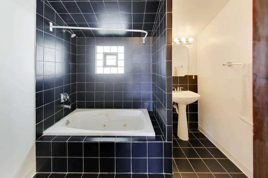 5414 North Menard Avenue Chicago IL 60630