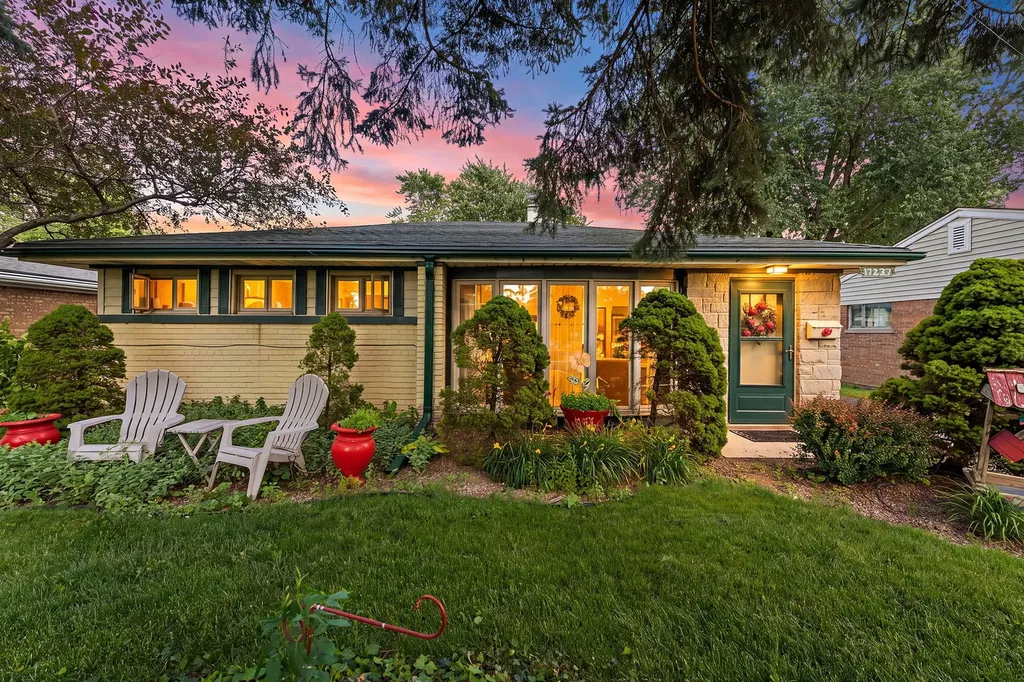 17237 Greenbay Avenue Lansing IL 60438