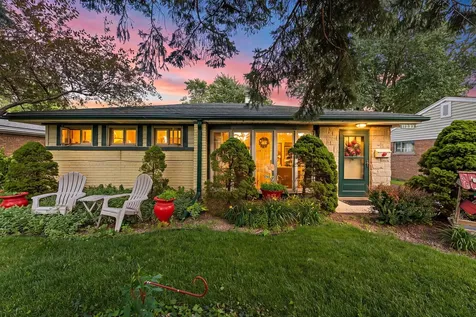 17237 Greenbay Avenue Lansing IL 60438