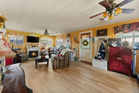 17237 Greenbay Avenue Lansing IL 60438