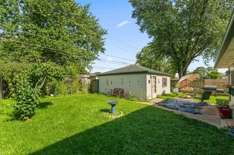 17237 Greenbay Avenue Lansing IL 60438