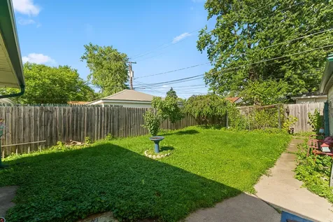 17237 Greenbay Avenue Lansing IL 60438