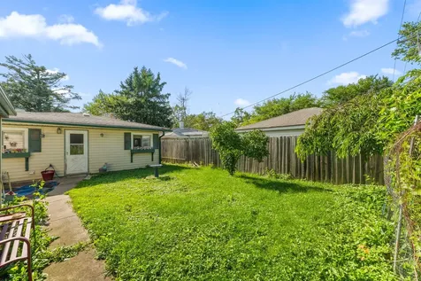 17237 Greenbay Avenue Lansing IL 60438