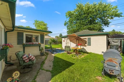17237 Greenbay Avenue Lansing IL 60438