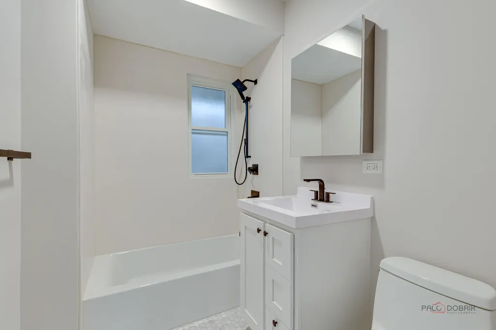 3105 West Leland Avenue Chicago IL 60625
