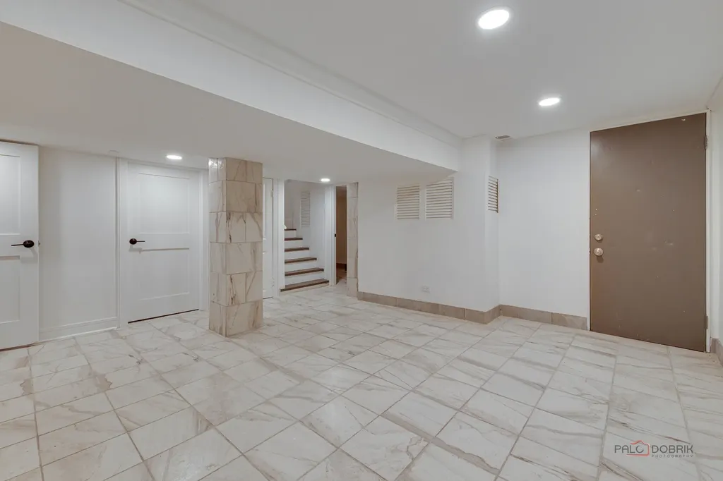 3105 West Leland Avenue Chicago IL 60625