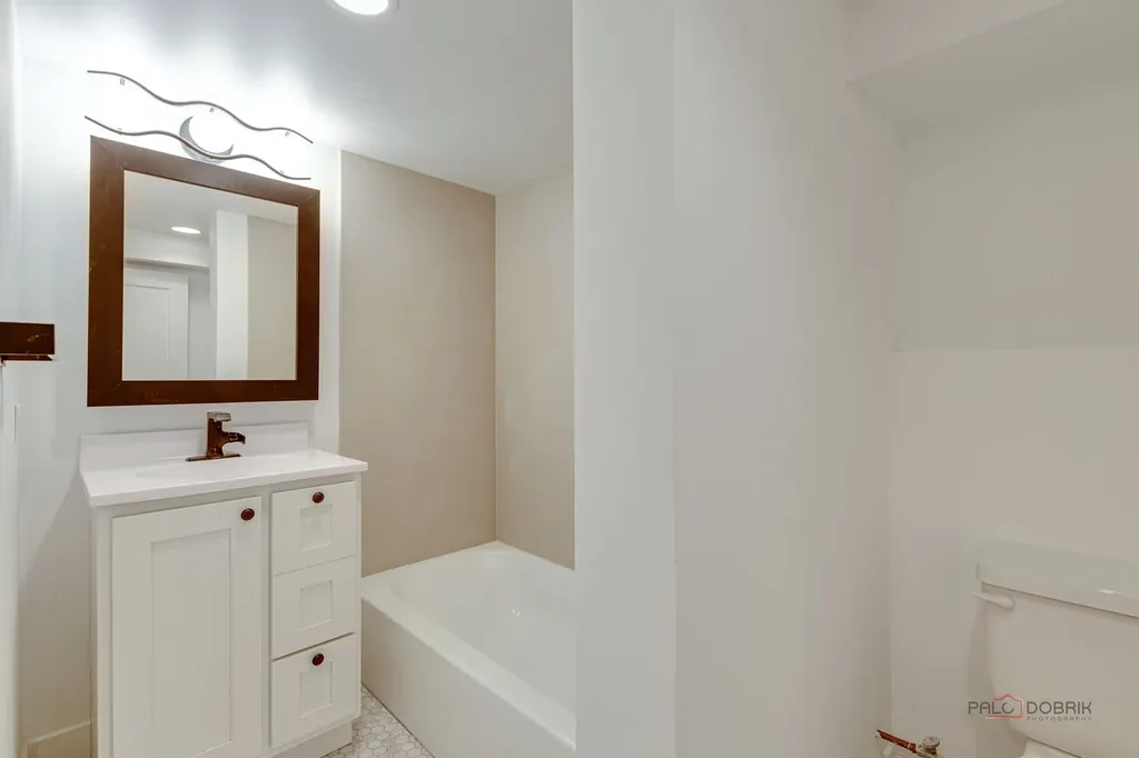 3105 West Leland Avenue Chicago IL 60625