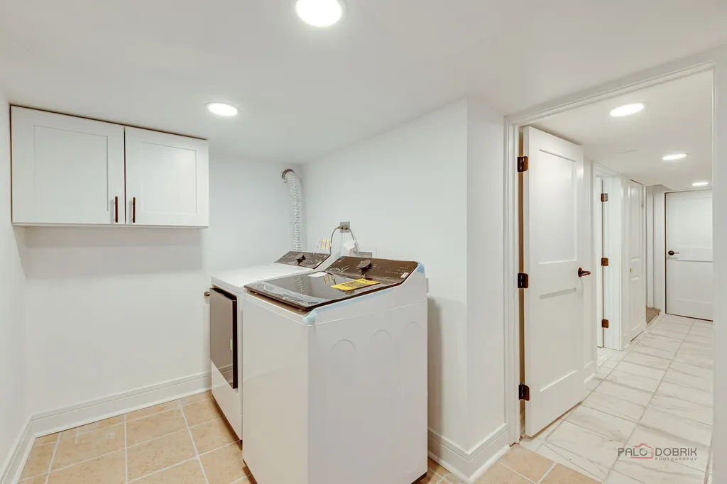 3105 West Leland Avenue Chicago IL 60625