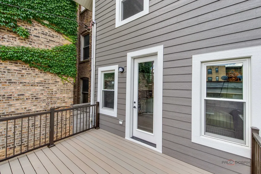 3105 West Leland Avenue Chicago IL 60625