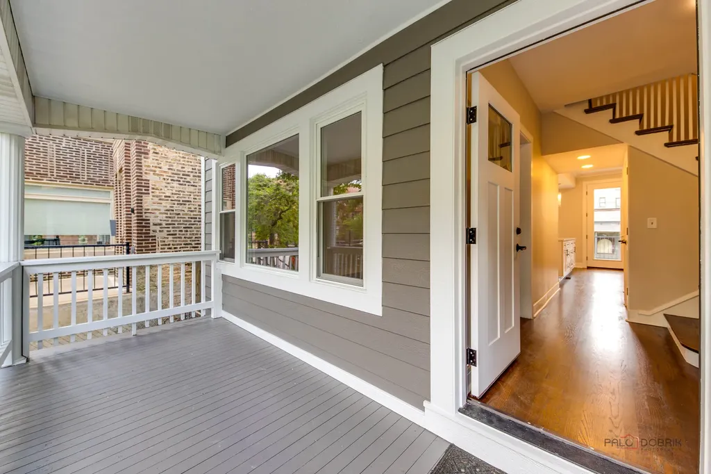 3105 West Leland Avenue Chicago IL 60625