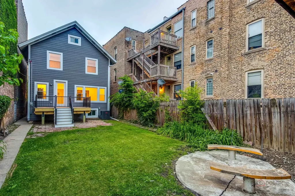 3105 West Leland Avenue Chicago IL 60625