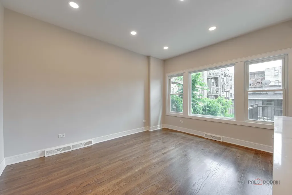 3105 West Leland Avenue Chicago IL 60625