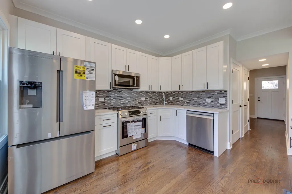 3105 West Leland Avenue Chicago IL 60625