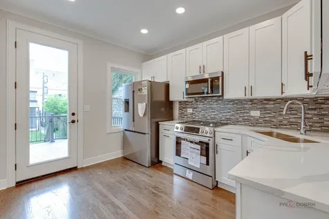 3105 West Leland Avenue Chicago IL 60625