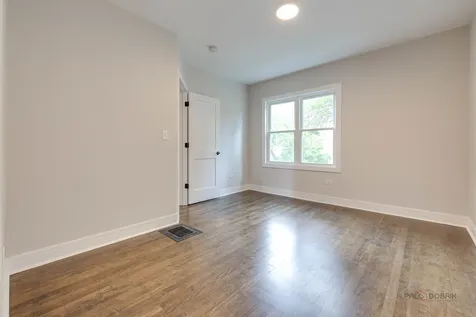 3105 West Leland Avenue Chicago IL 60625