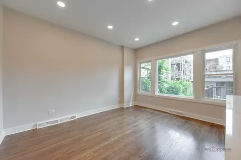 3105 West Leland Avenue Chicago IL 60625