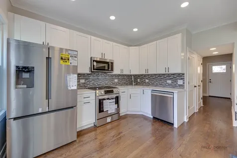 3105 West Leland Avenue Chicago IL 60625