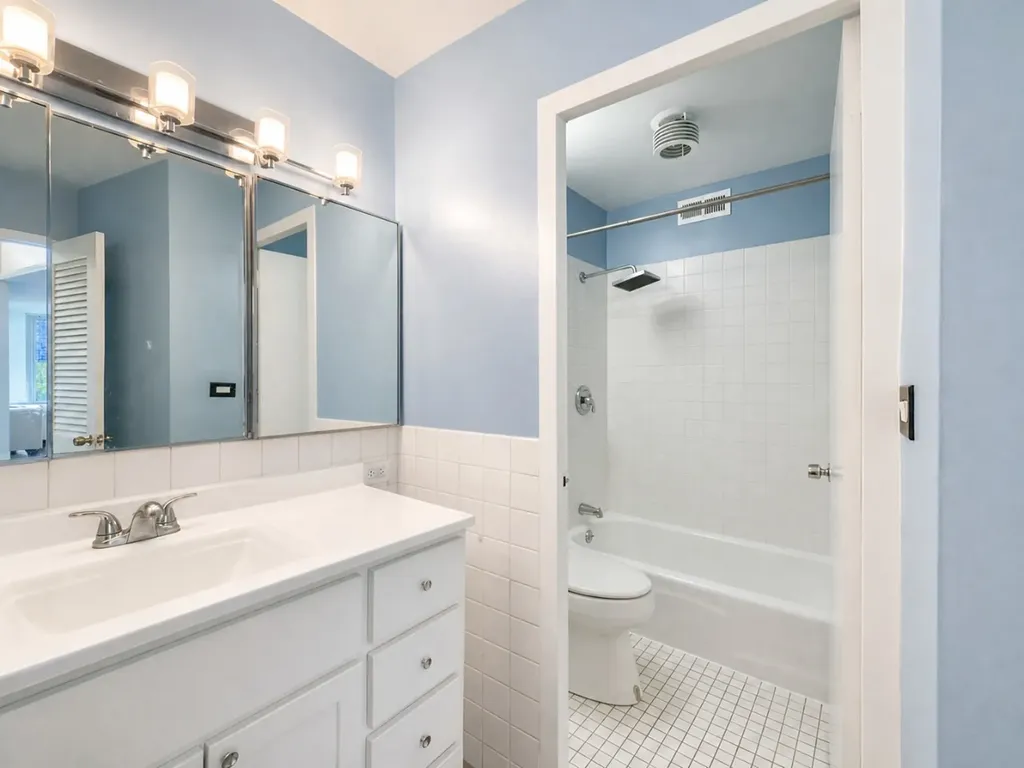 4250 North Marine Drive Chicago IL 60613