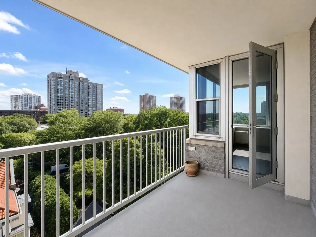 4250 North Marine Drive Chicago IL 60613