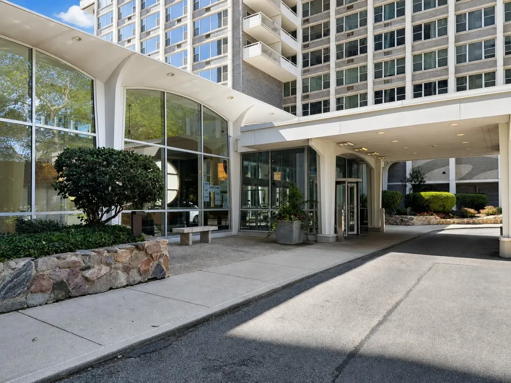 4250 North Marine Drive Chicago IL 60613