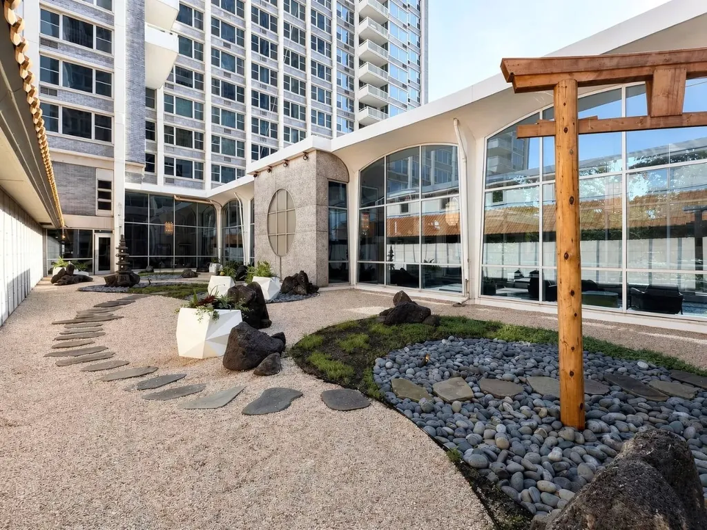4250 North Marine Drive Chicago IL 60613