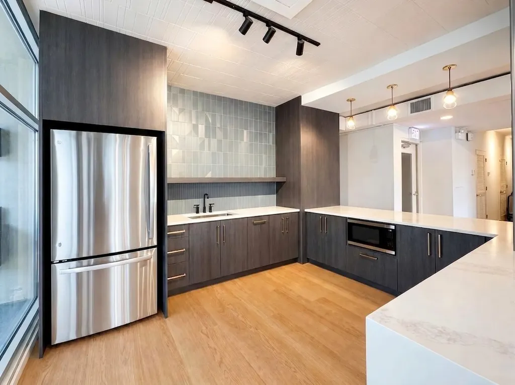 4250 North Marine Drive Chicago IL 60613