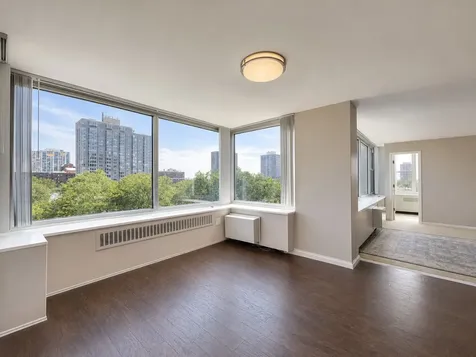4250 North Marine Drive Chicago IL 60613