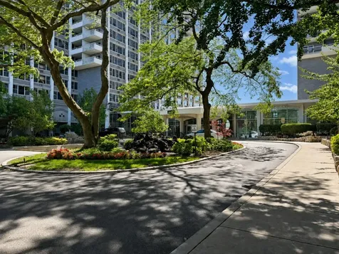 4250 North Marine Drive Chicago IL 60613