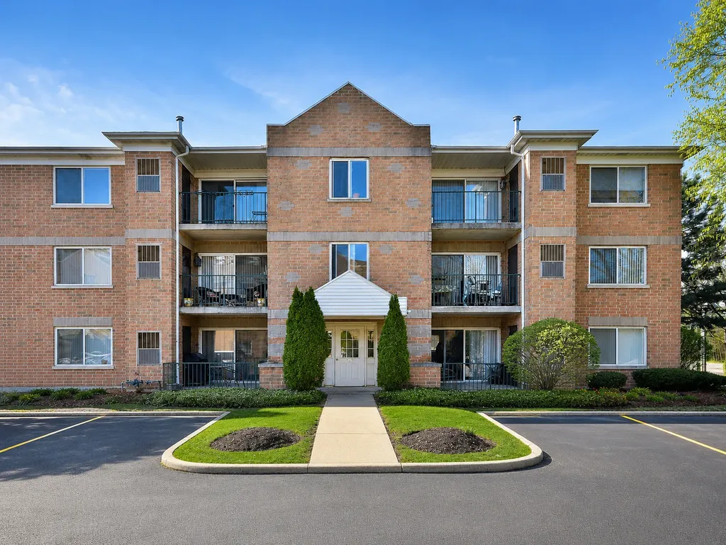 5351 North East River Road Chicago IL 60656