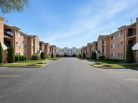 5351 North East River Road Chicago IL 60656