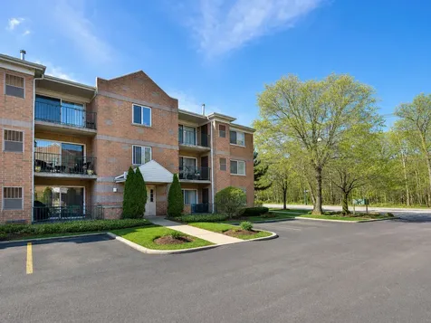 5351 North East River Road Chicago IL 60656