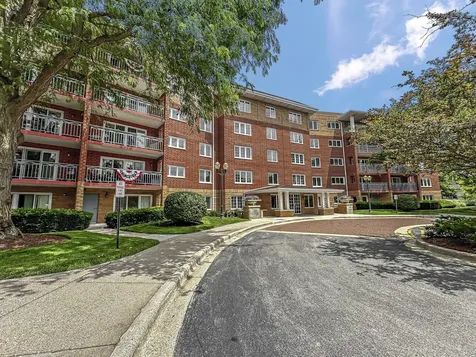 710 Creekside Drive Mount Prospect IL 60056