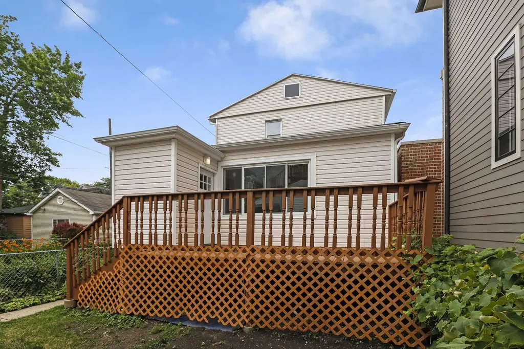 4340 North Oakley Avenue Chicago IL 60618