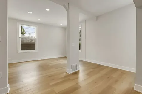 4340 North Oakley Avenue Chicago IL 60618