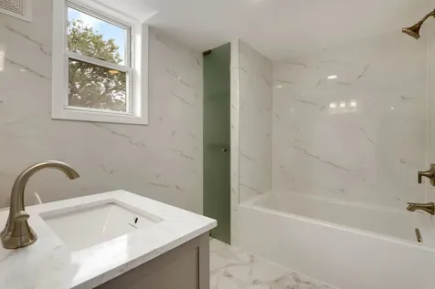 4340 North Oakley Avenue Chicago IL 60618