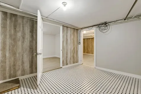 4340 North Oakley Avenue Chicago IL 60618
