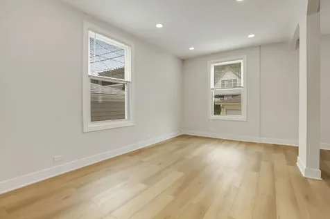 4340 North Oakley Avenue Chicago IL 60618