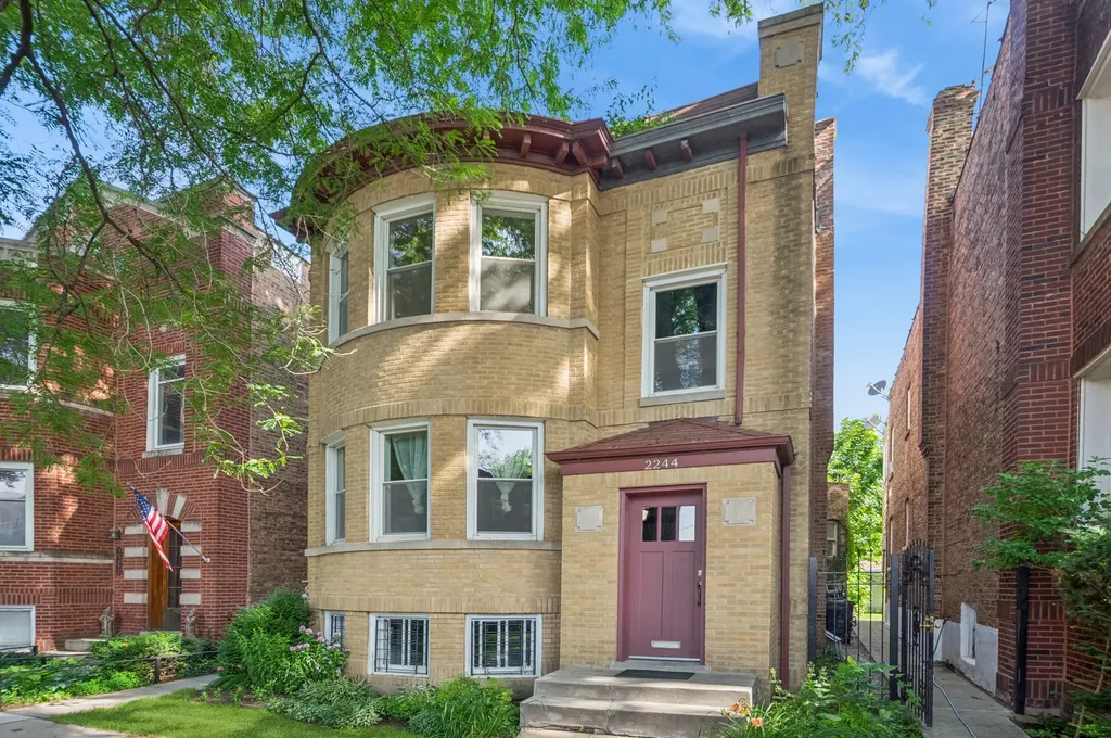 2244 West Argyle Street Chicago IL 60625