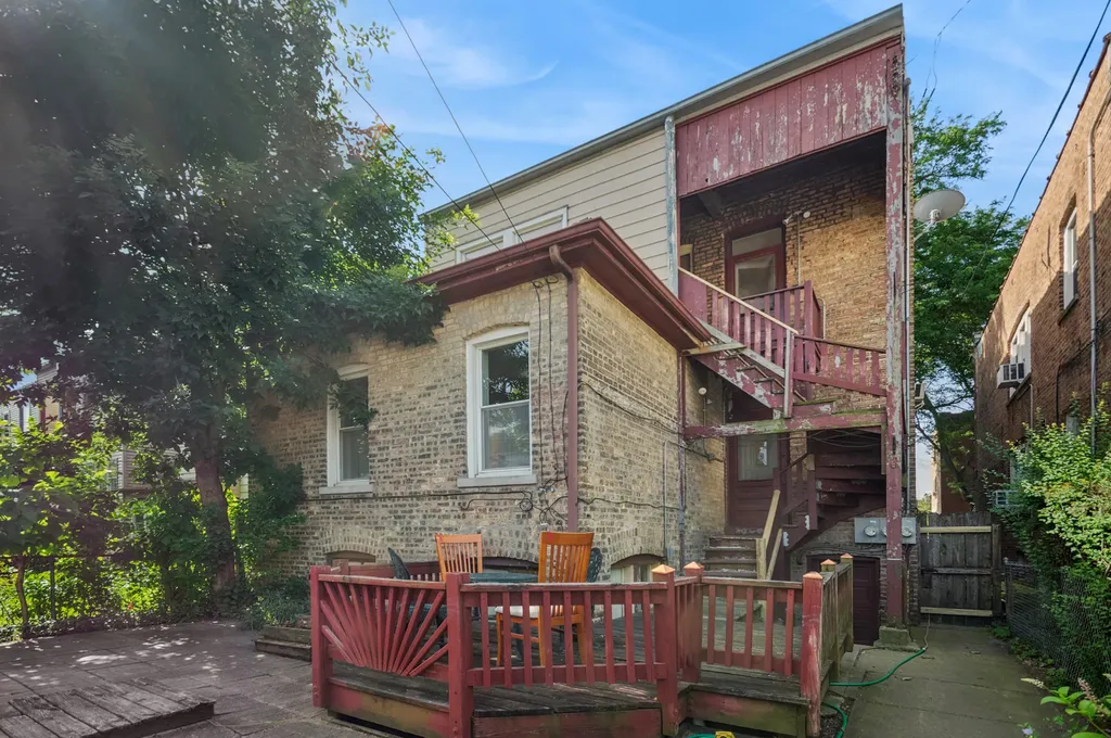 2244 West Argyle Street Chicago IL 60625