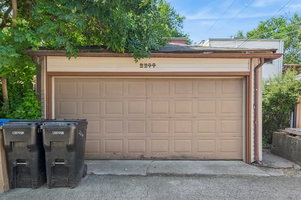 2244 West Argyle Street Chicago IL 60625