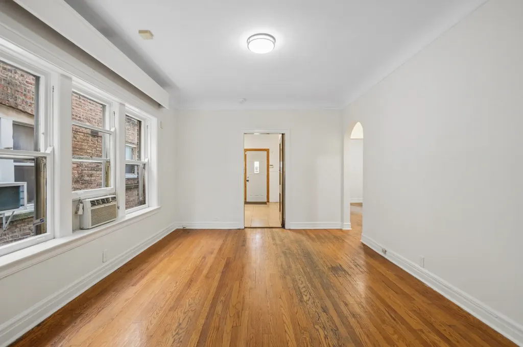 2244 West Argyle Street Chicago IL 60625