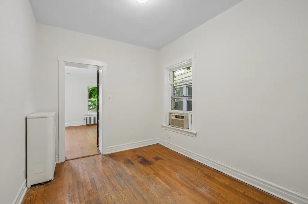2244 West Argyle Street Chicago IL 60625