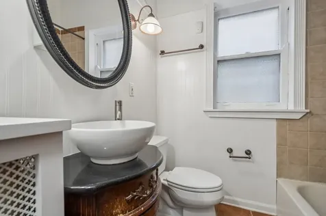 2244 West Argyle Street Chicago IL 60625