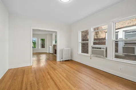 2244 West Argyle Street Chicago IL 60625
