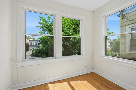 2244 West Argyle Street Chicago IL 60625