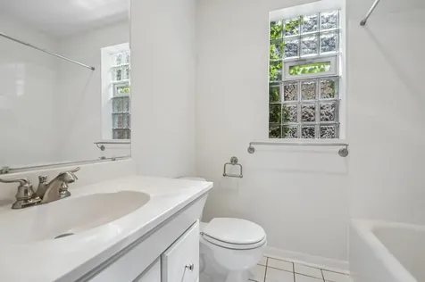 2244 West Argyle Street Chicago IL 60625