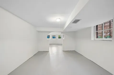 2244 West Argyle Street Chicago IL 60625