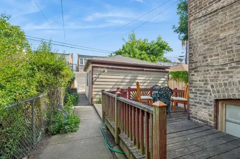 2244 West Argyle Street Chicago IL 60625