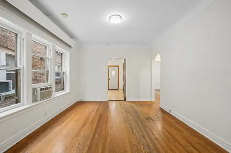 2244 West Argyle Street Chicago IL 60625
